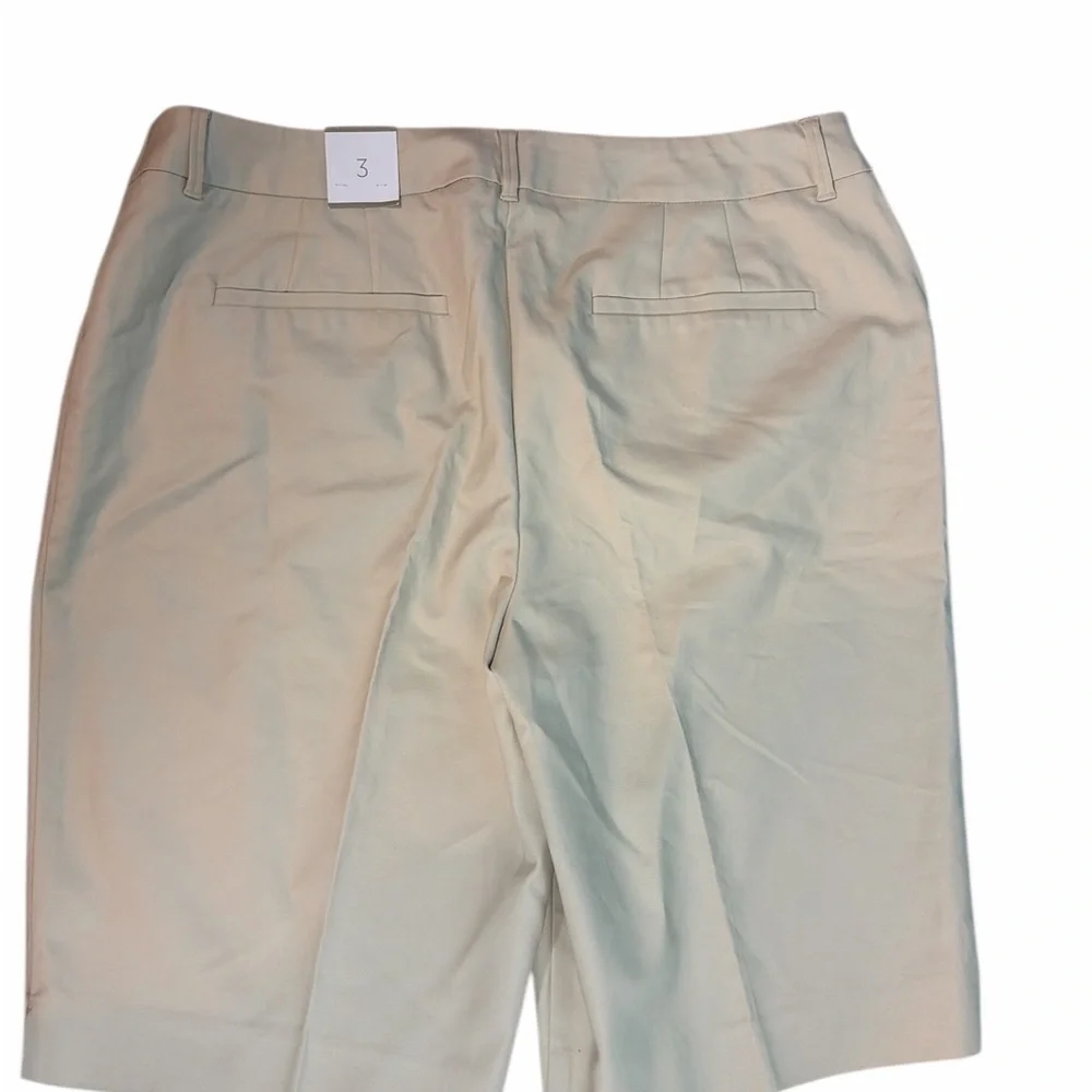 Chicos Shorts Size 3 Beige Pockets Flat Front Bermuda Cotton Blend - Picture 2 of 10